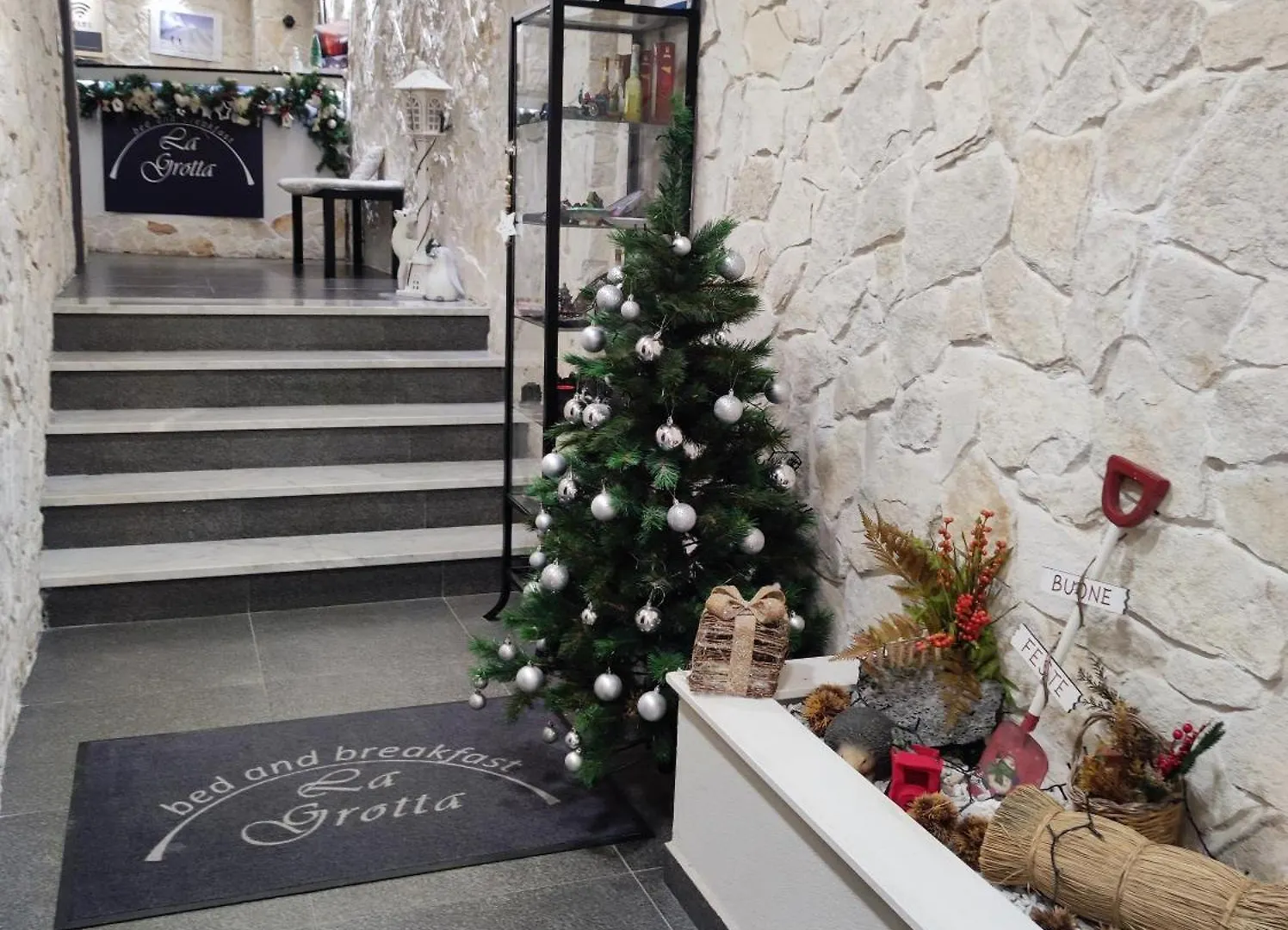 住宿加早餐酒店 B&B La Grotta 尼科洛西